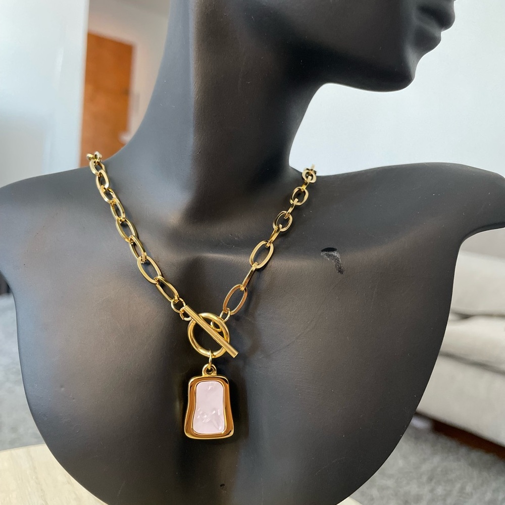 Chunky Gold and Pink Necklace with Oval Links